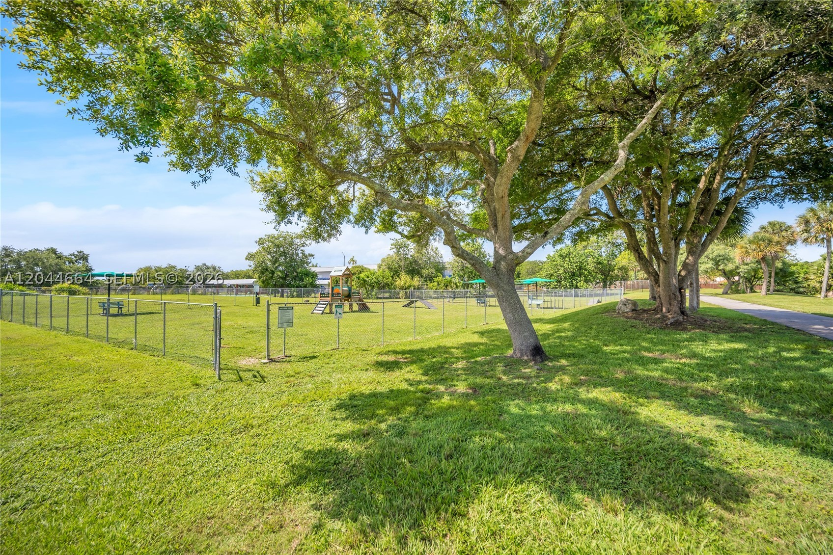 ROYAL PALM PLACE - Residential