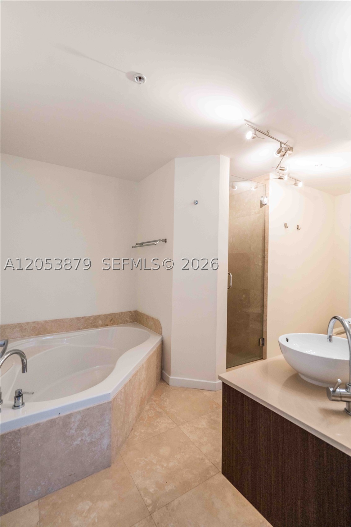 CORAL GABLES SEC K - Residential Lease