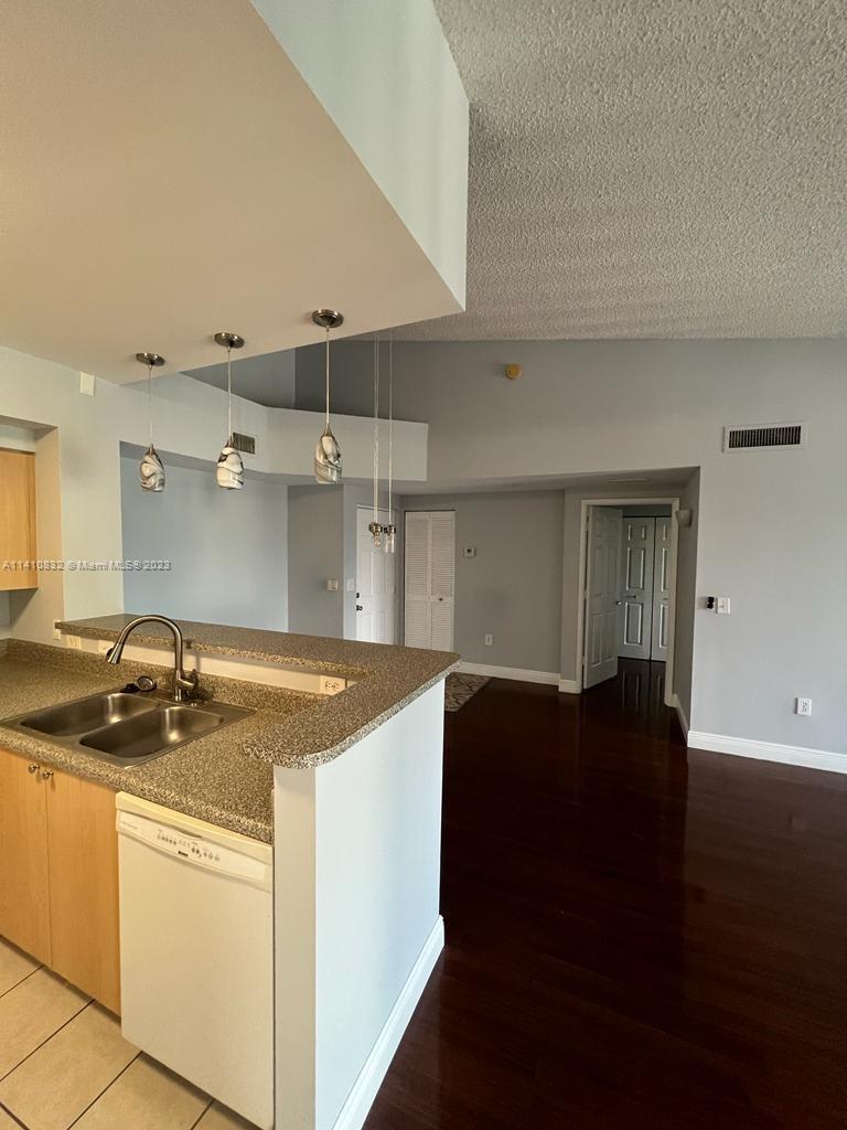 BEAUTIFUL 2BED 2 BATH CONDO, LAMINATED AND TILE FLOORS. LOCATED IN A GATED COMMUNITY WITH GREAT AMENITIES. GREAT LOCATION
