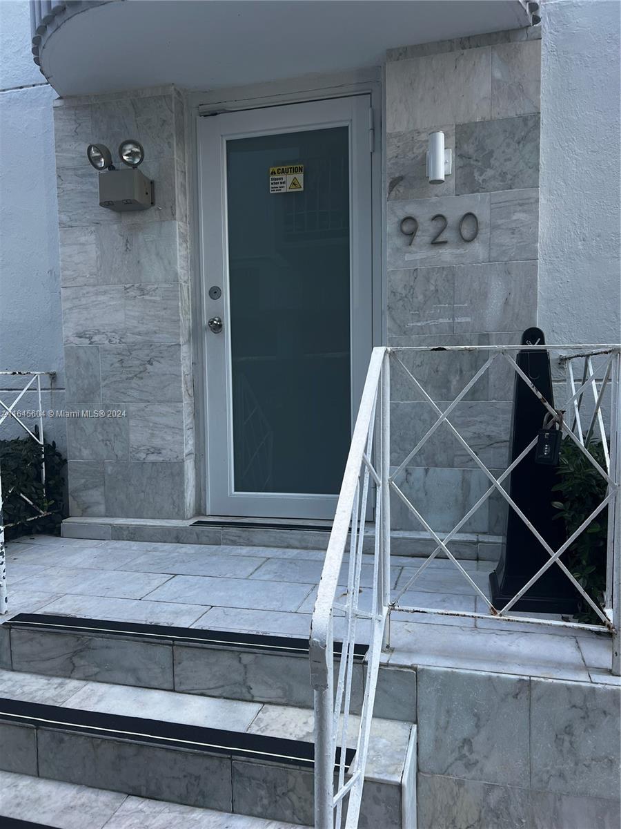 Building completely renovated, washer and dryer in the unit. Located a few blocks to the beach and a few minutes to Lincoln Rd Mall. Also close to Whole Foods and Publix. Tenant occupied need 24 hrs notice. Afternoon Showings, after 3pm.