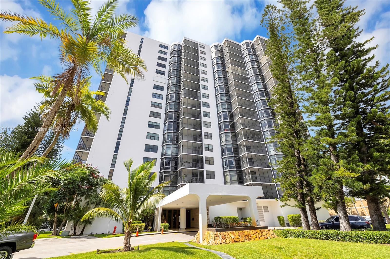 BONAVIDA CONDO - Residential Lease