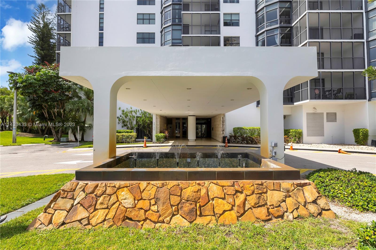 BONAVIDA CONDO - Residential Lease