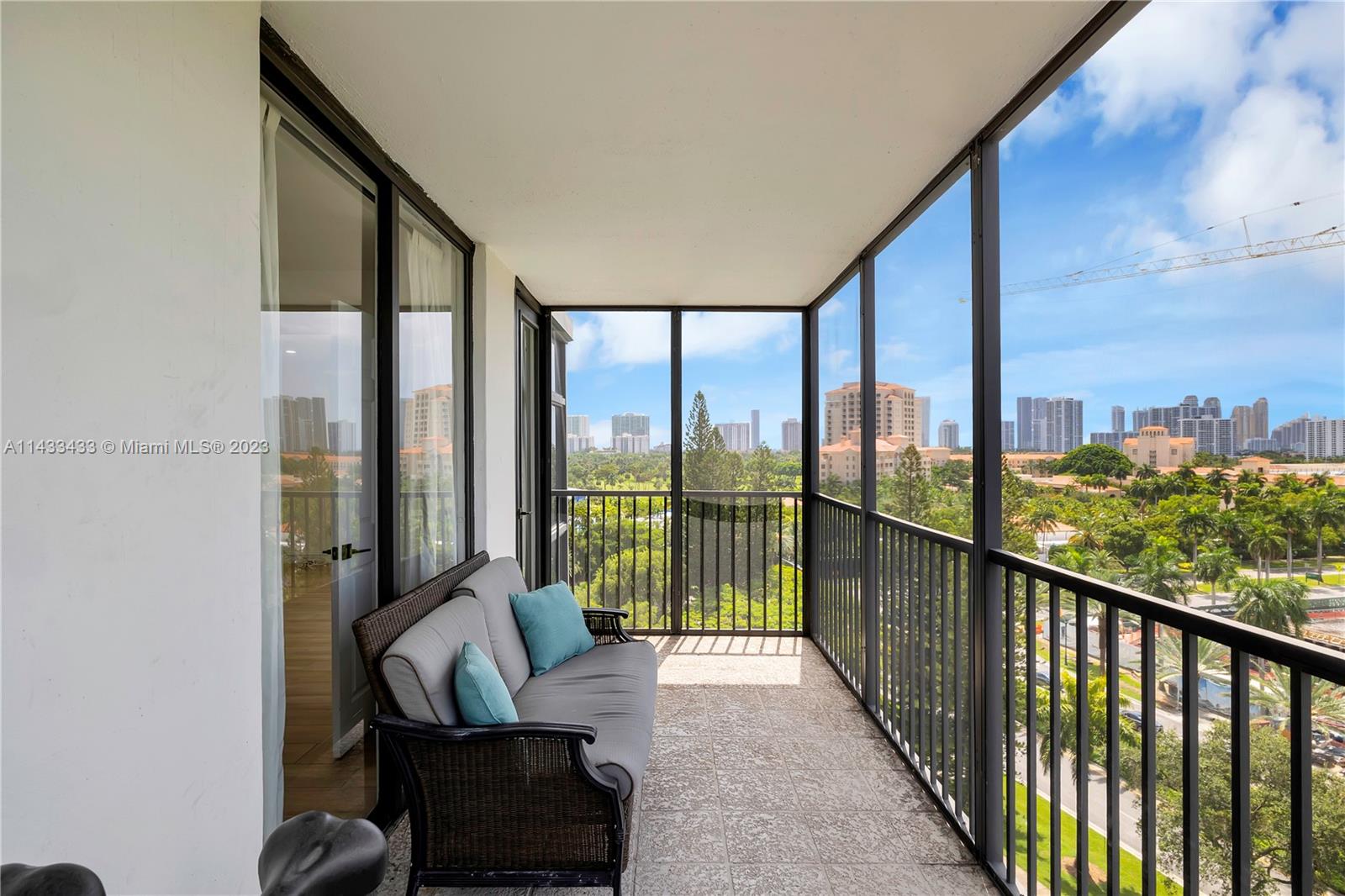 BONAVIDA CONDO - Residential Lease