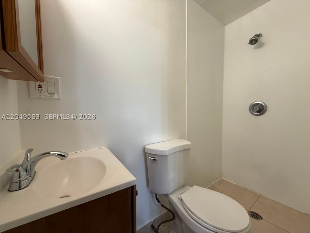 W MIAMI SHORES SEC B - Residential Lease