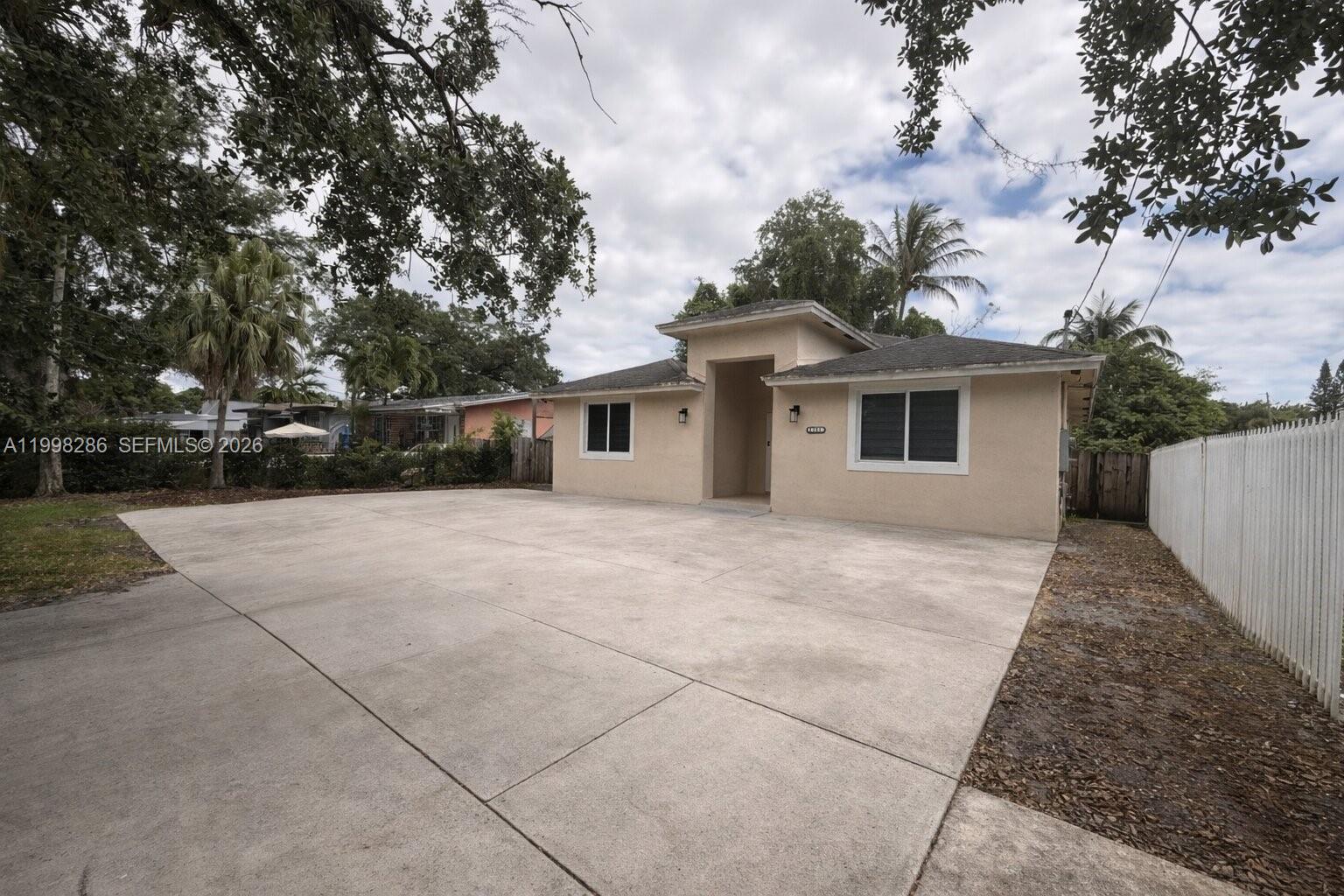 GOLDEN GLADES PARK - Residential