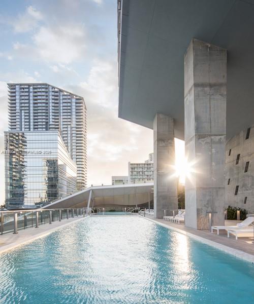 REACH CONDO - Residential