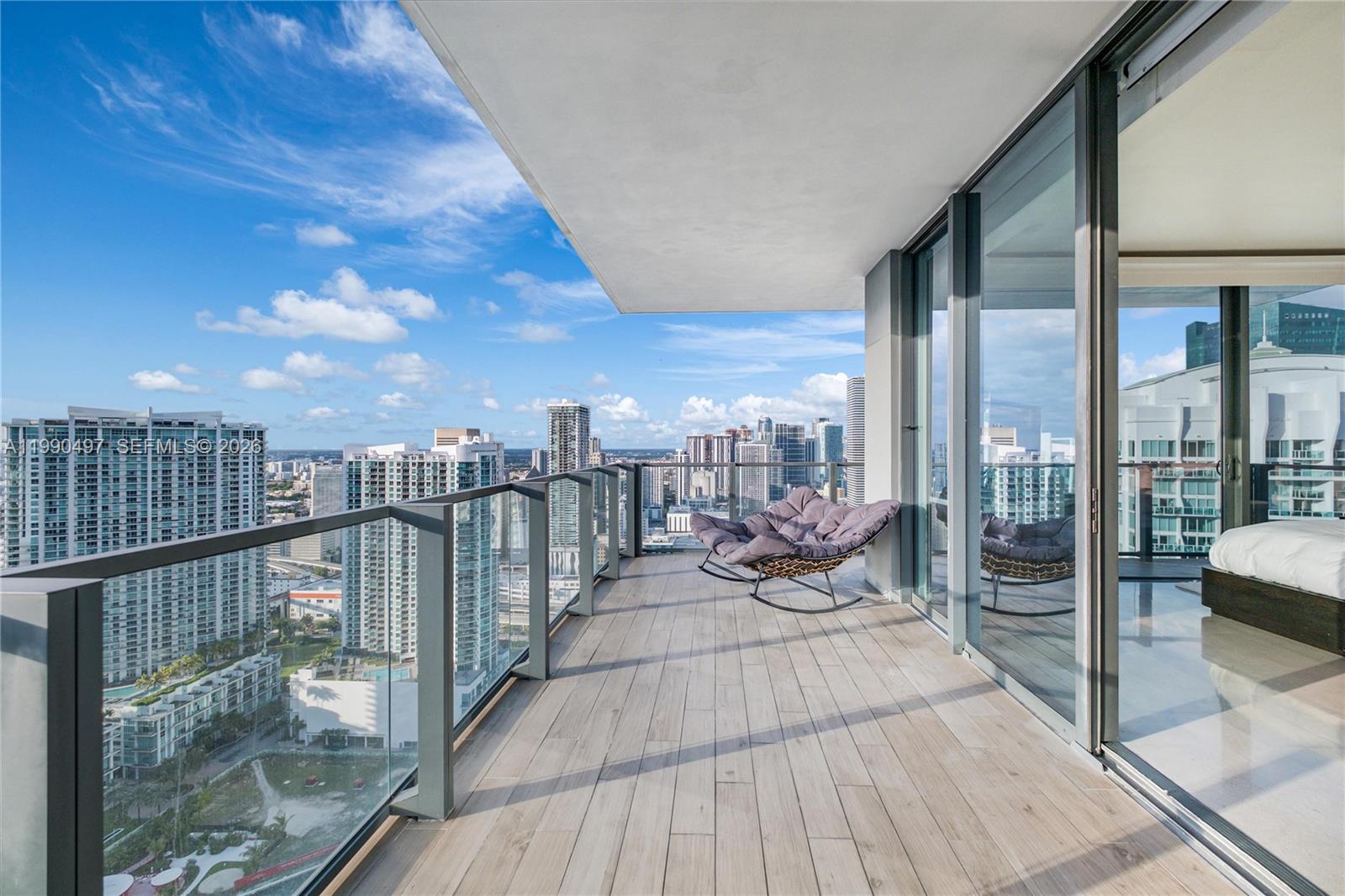 REACH CONDO - Residential