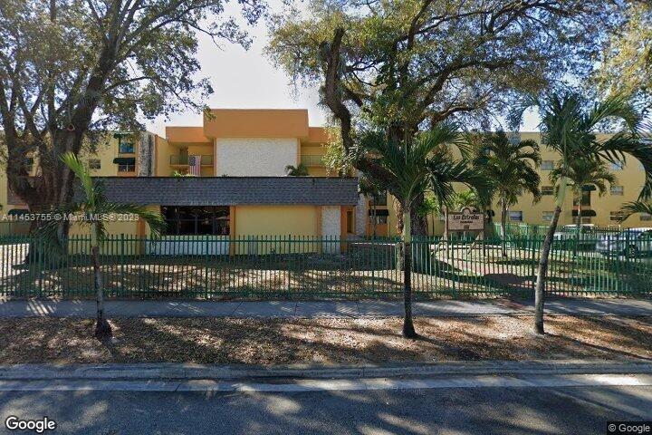 beautiful 2/1 unit  in Great location in the center of hialeah