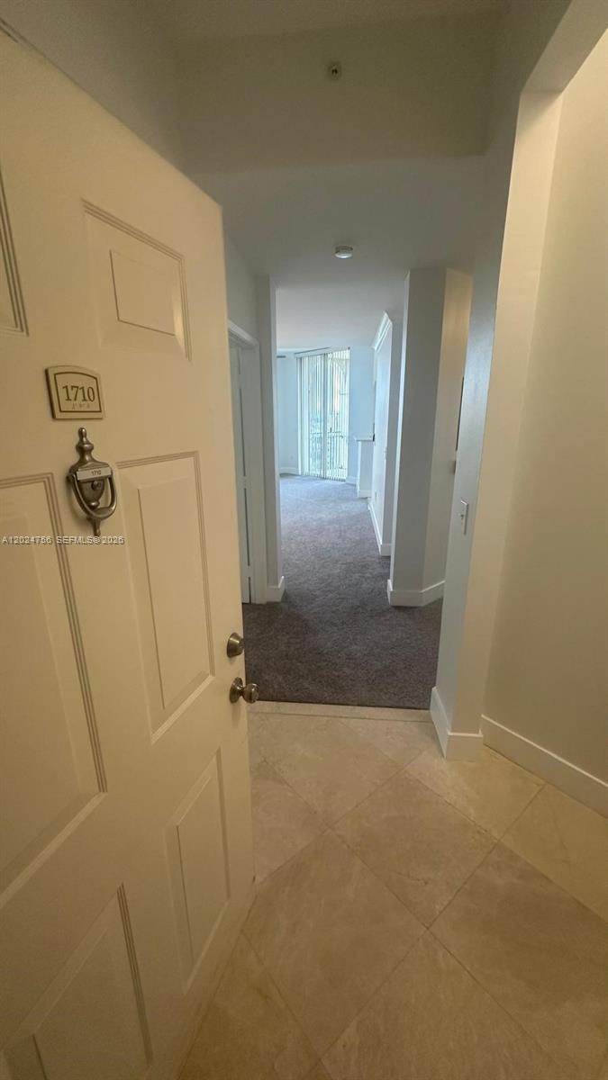 Spacious corner unit MOVE IN READY!  PH unit with FULL washer/dryer, walk in closets, updated kitchen and bathrooms.  Las Olas by the River features gated entrance, front desk, tropical pool, security, fitness center and resort style living.  Enjoy local dining, shopping, entertainment and much more.  EASY TO SHOW!  Please text agent for instructions.  Lockbox at front desk.  Showings Monday thru Saturday 8 - 4 only.