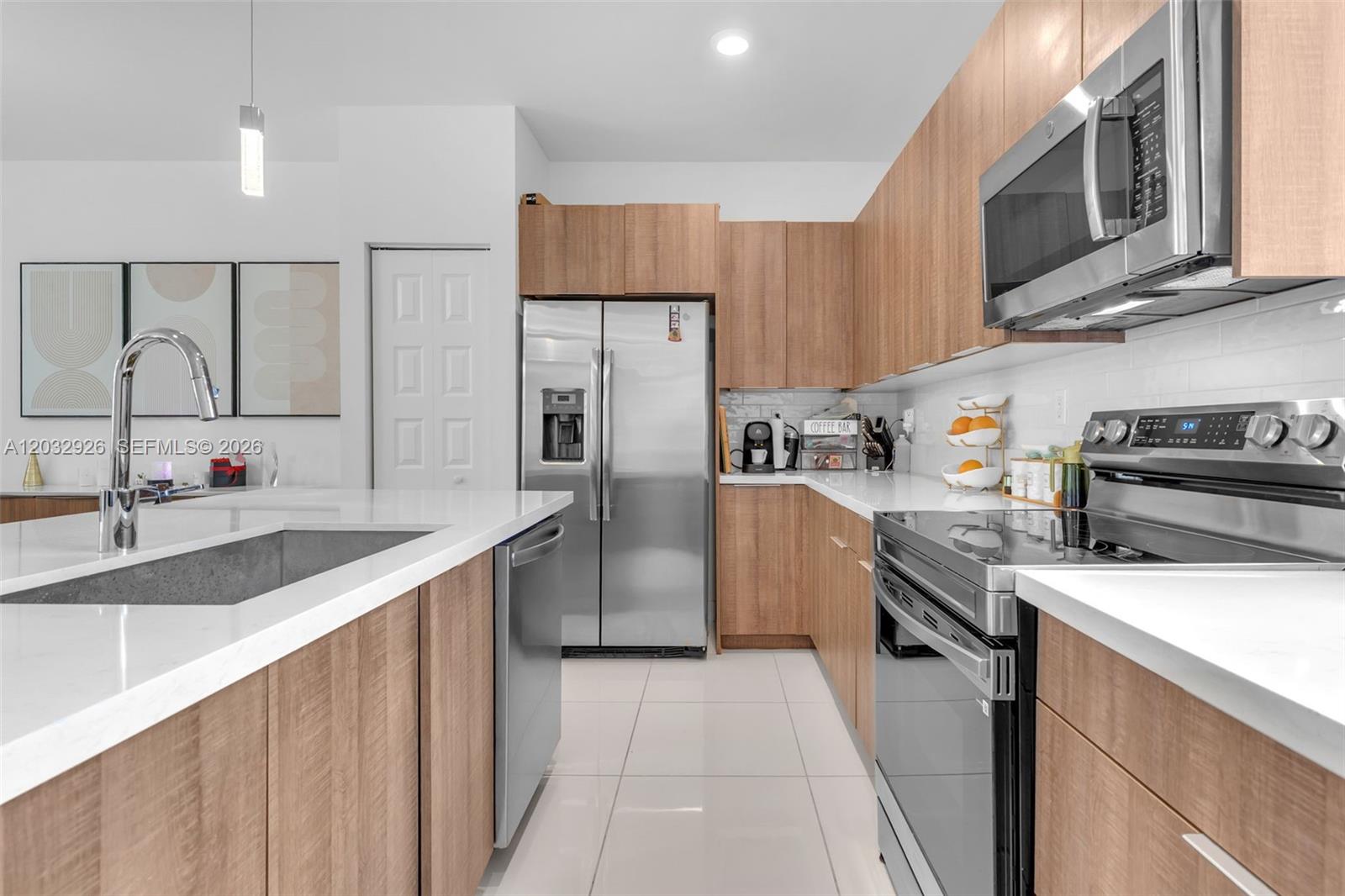 DOWNTOWN DORAL SOUTH PHAS - Residential