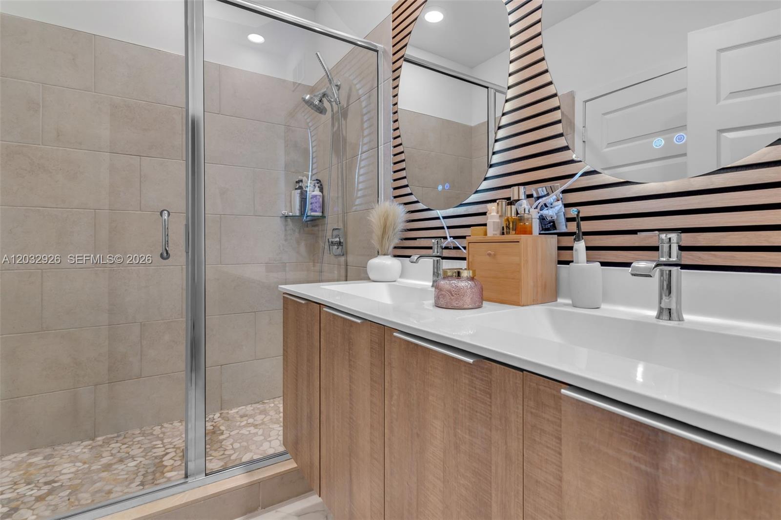 DOWNTOWN DORAL SOUTH PHAS - Residential