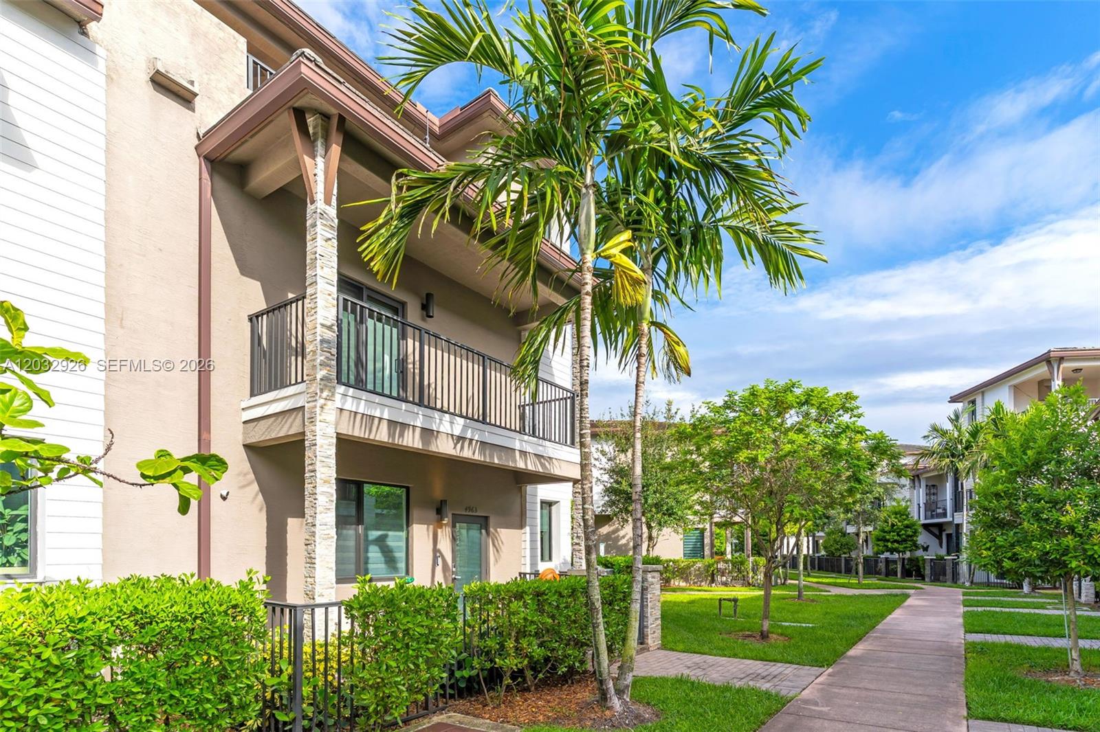 DOWNTOWN DORAL SOUTH PHAS - Residential