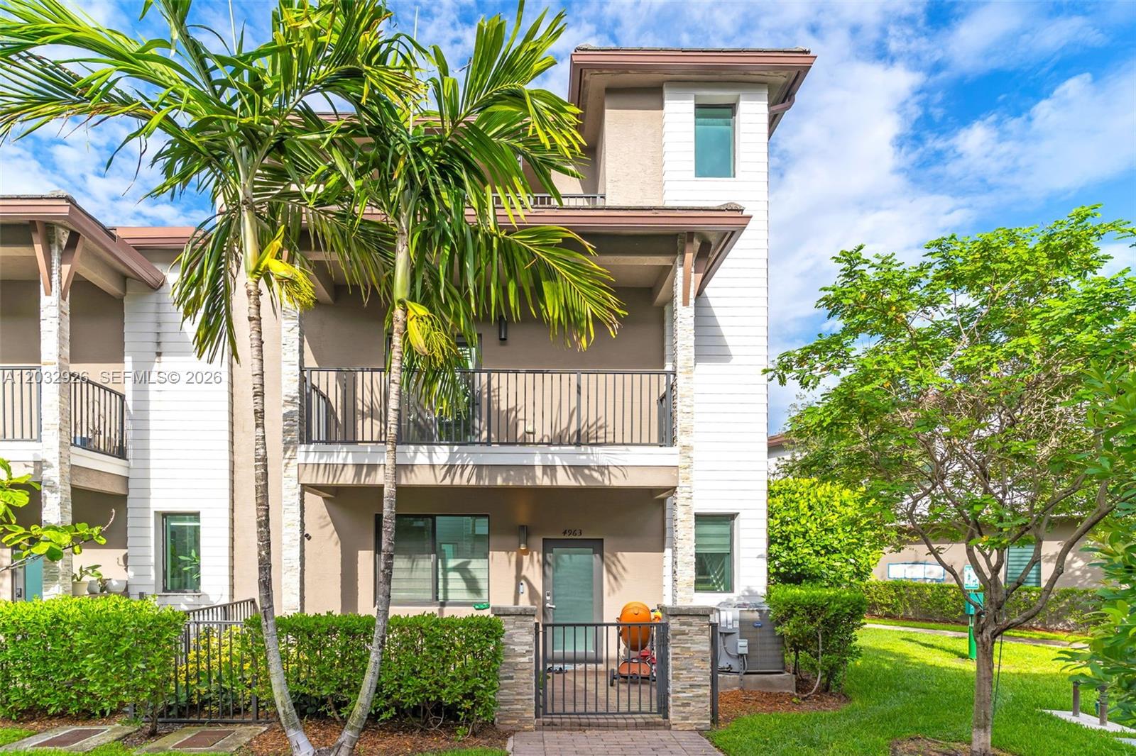 DOWNTOWN DORAL SOUTH PHAS - Residential