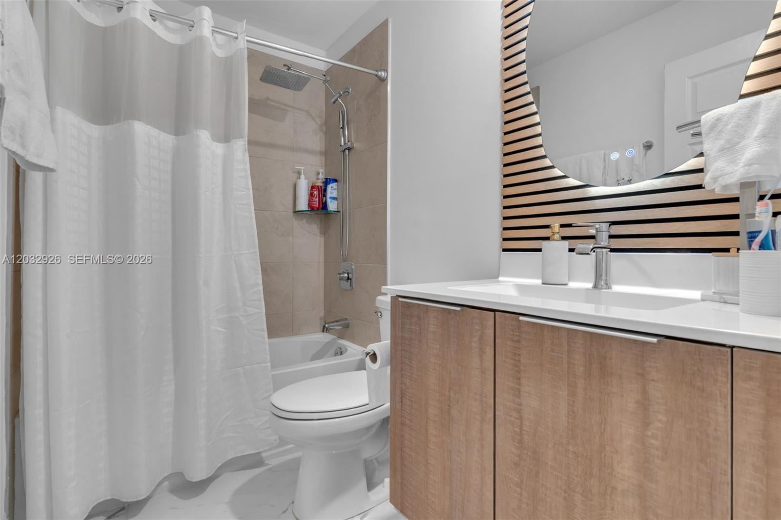 DOWNTOWN DORAL SOUTH PHAS - Residential
