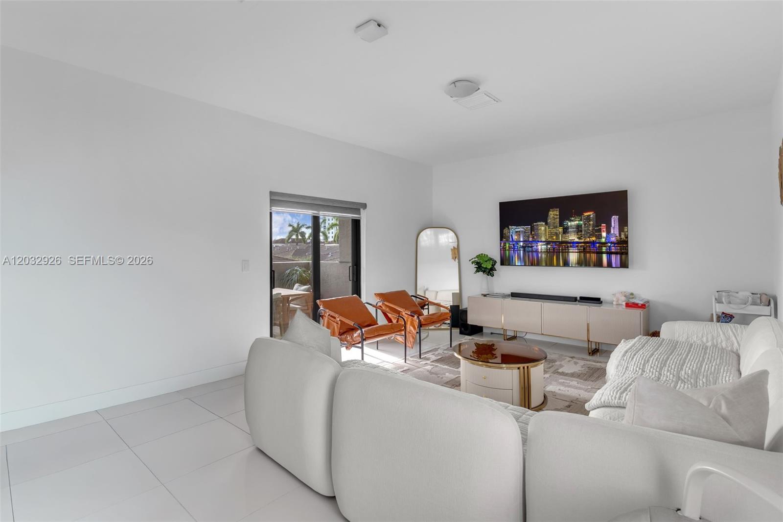DOWNTOWN DORAL SOUTH PHAS - Residential