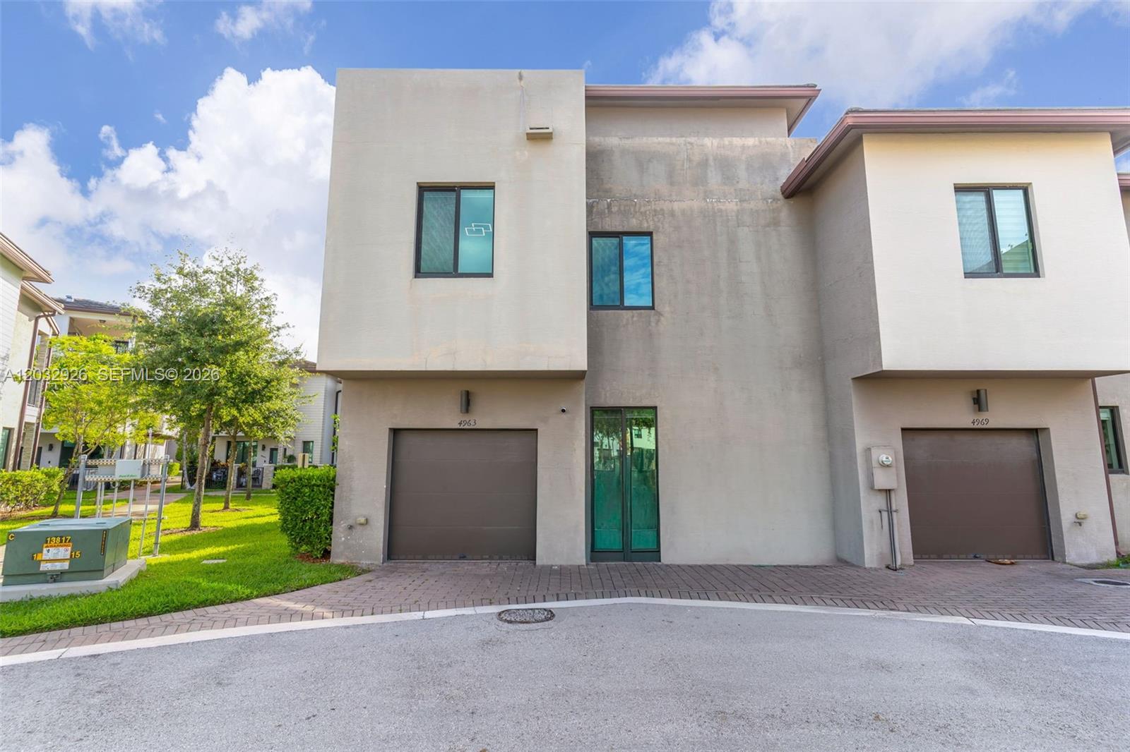 DOWNTOWN DORAL SOUTH PHAS - Residential