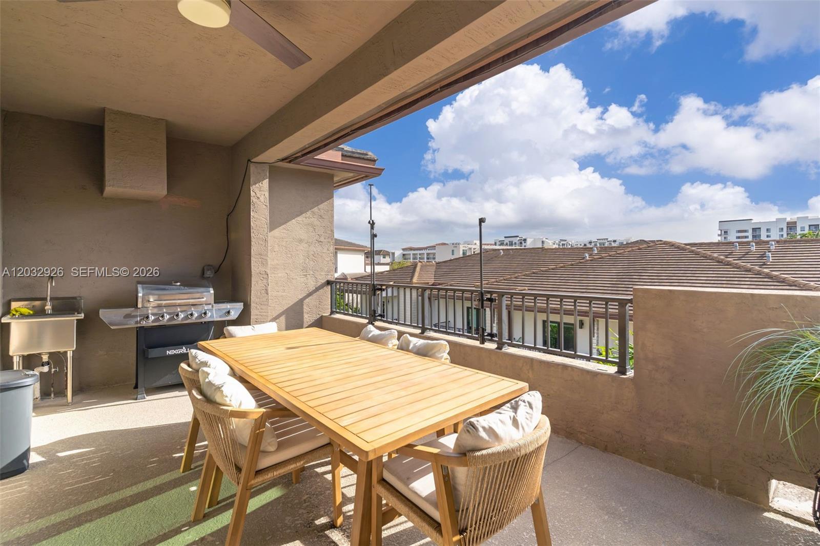DOWNTOWN DORAL SOUTH PHAS - Residential