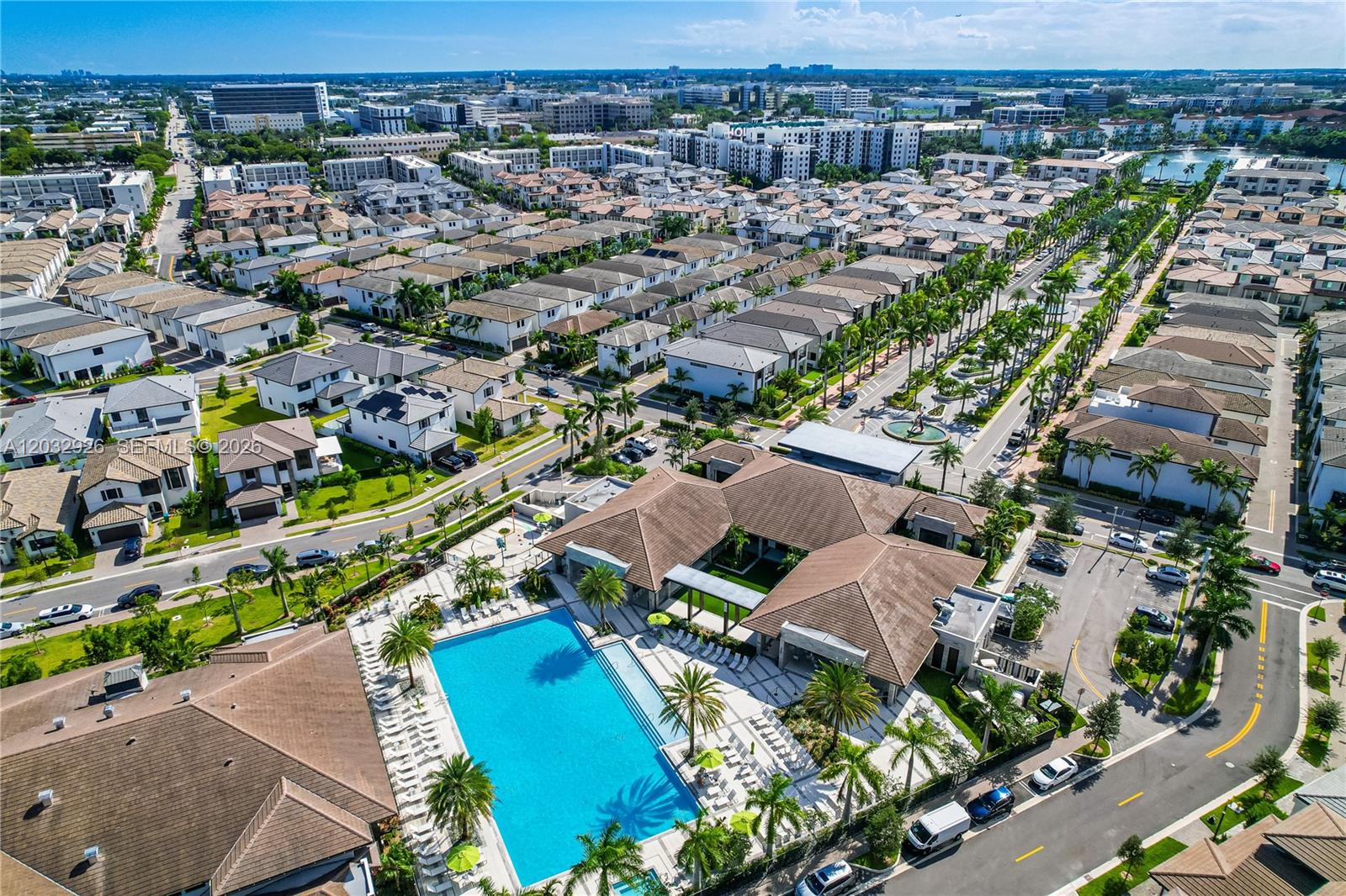 DOWNTOWN DORAL SOUTH PHAS - Residential