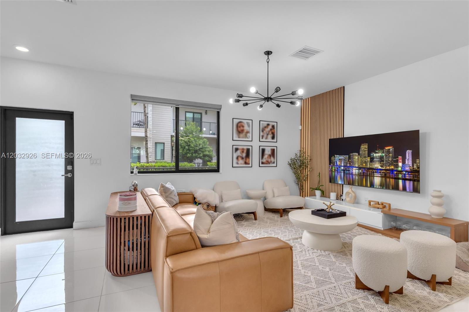 DOWNTOWN DORAL SOUTH PHAS - Residential