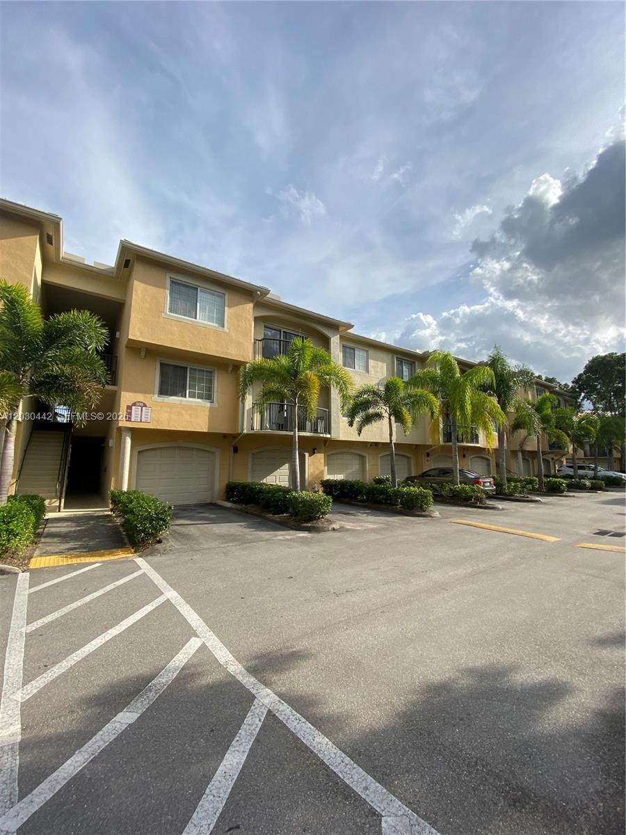 GRAND VIEW AT CRESTWOOD C - Residential Lease