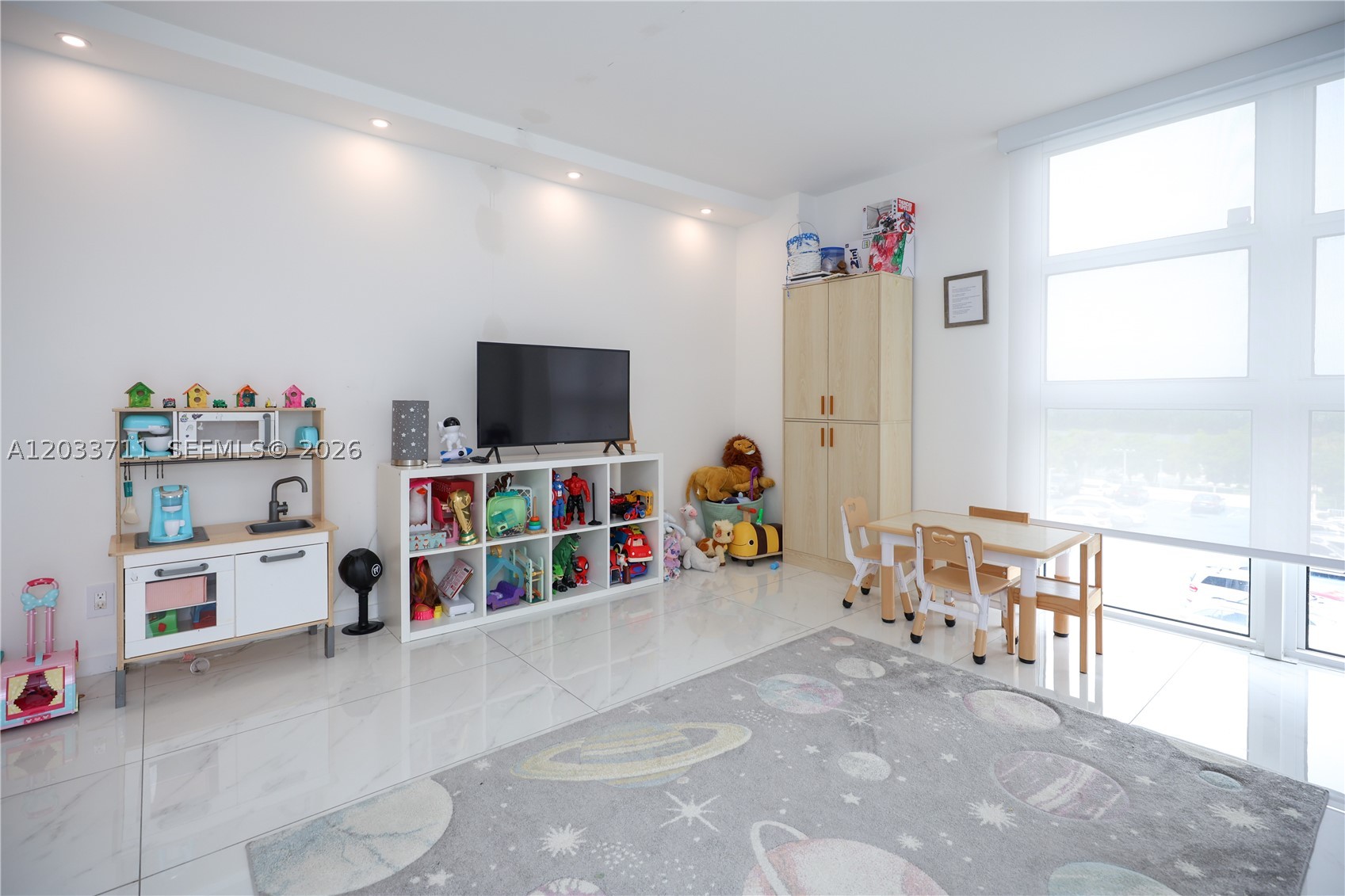 ARLEN HOUSE EAST CONDO - Residential