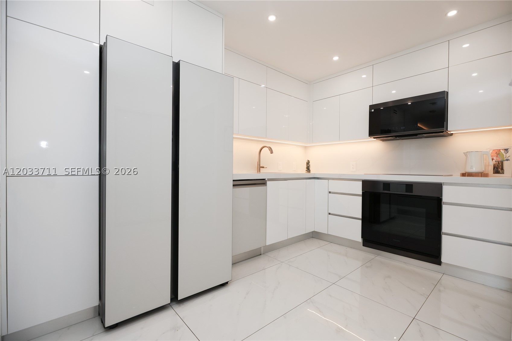 ARLEN HOUSE EAST CONDO - Residential