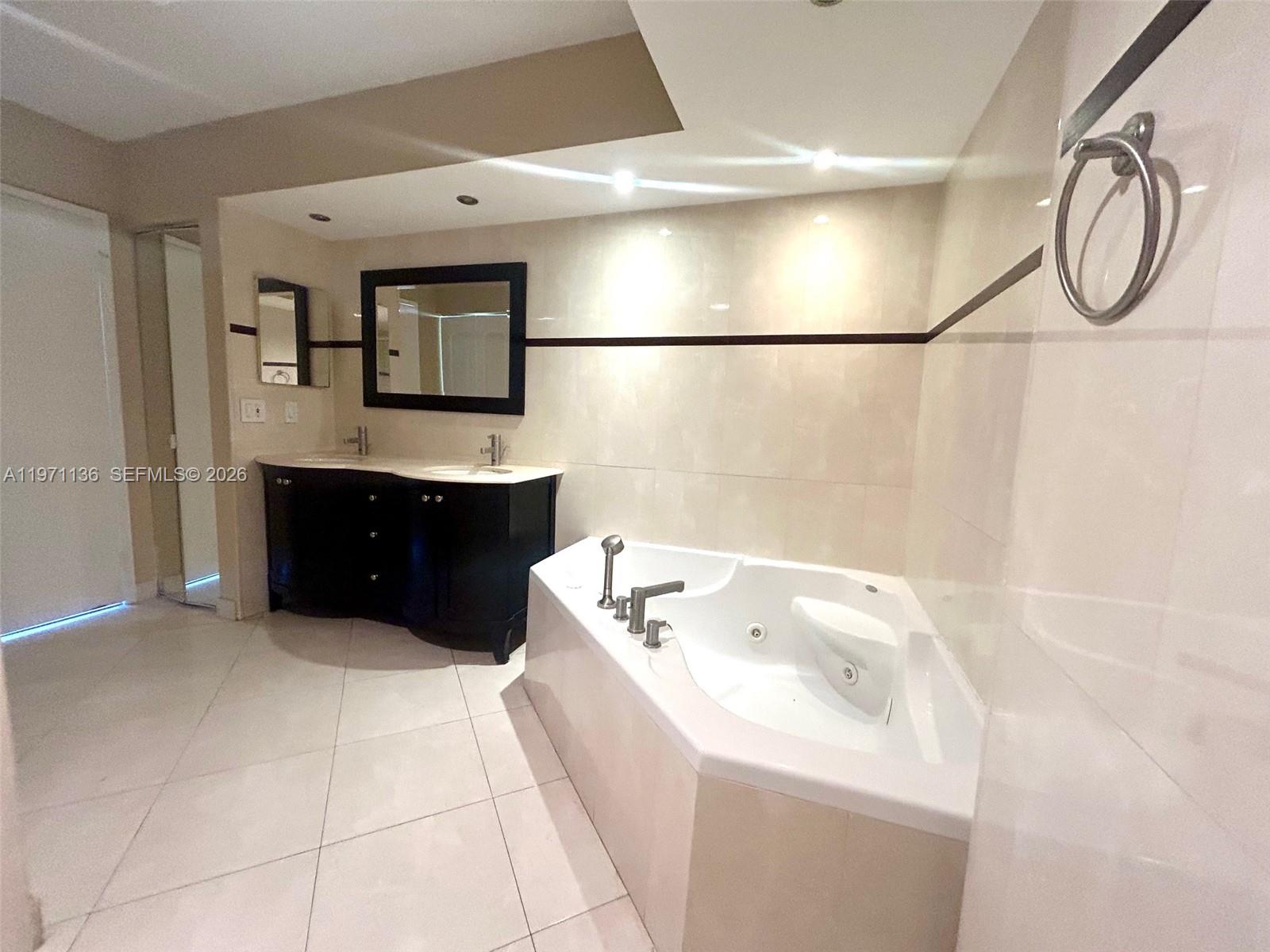 MYSTIC POINTE TOWER 600 C - Residential