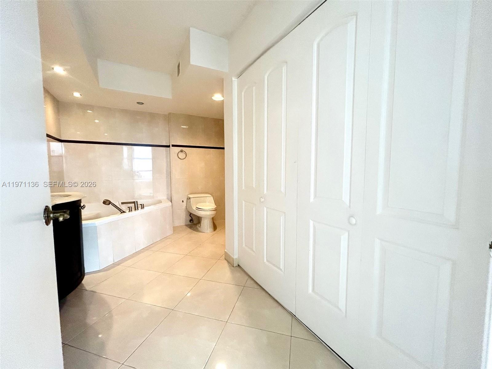 MYSTIC POINTE TOWER 600 C - Residential