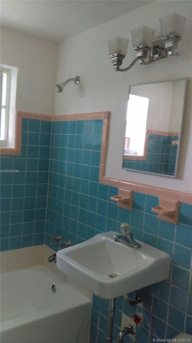 DECO PALMS APTS - Residential Lease