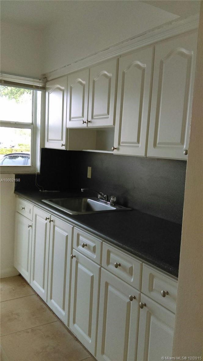 DECO PALMS APTS - Residential Lease