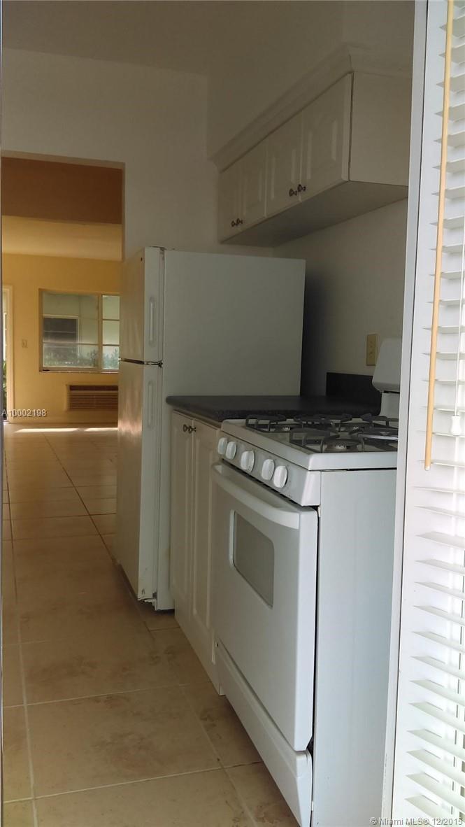 DECO PALMS APTS - Residential Lease