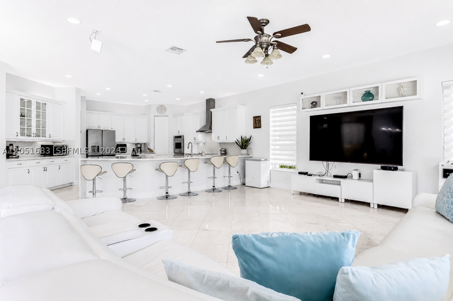 SUNSET LAKES PLAT THREE - Residential