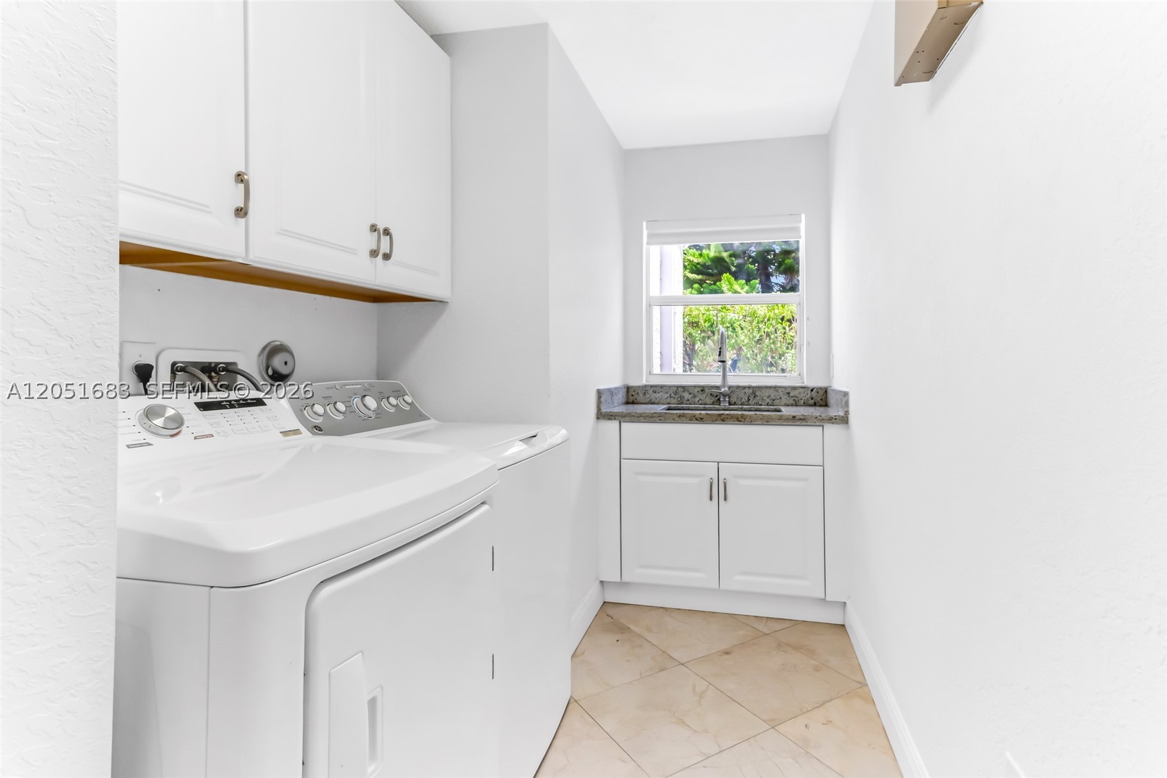 SUNSET LAKES PLAT THREE - Residential