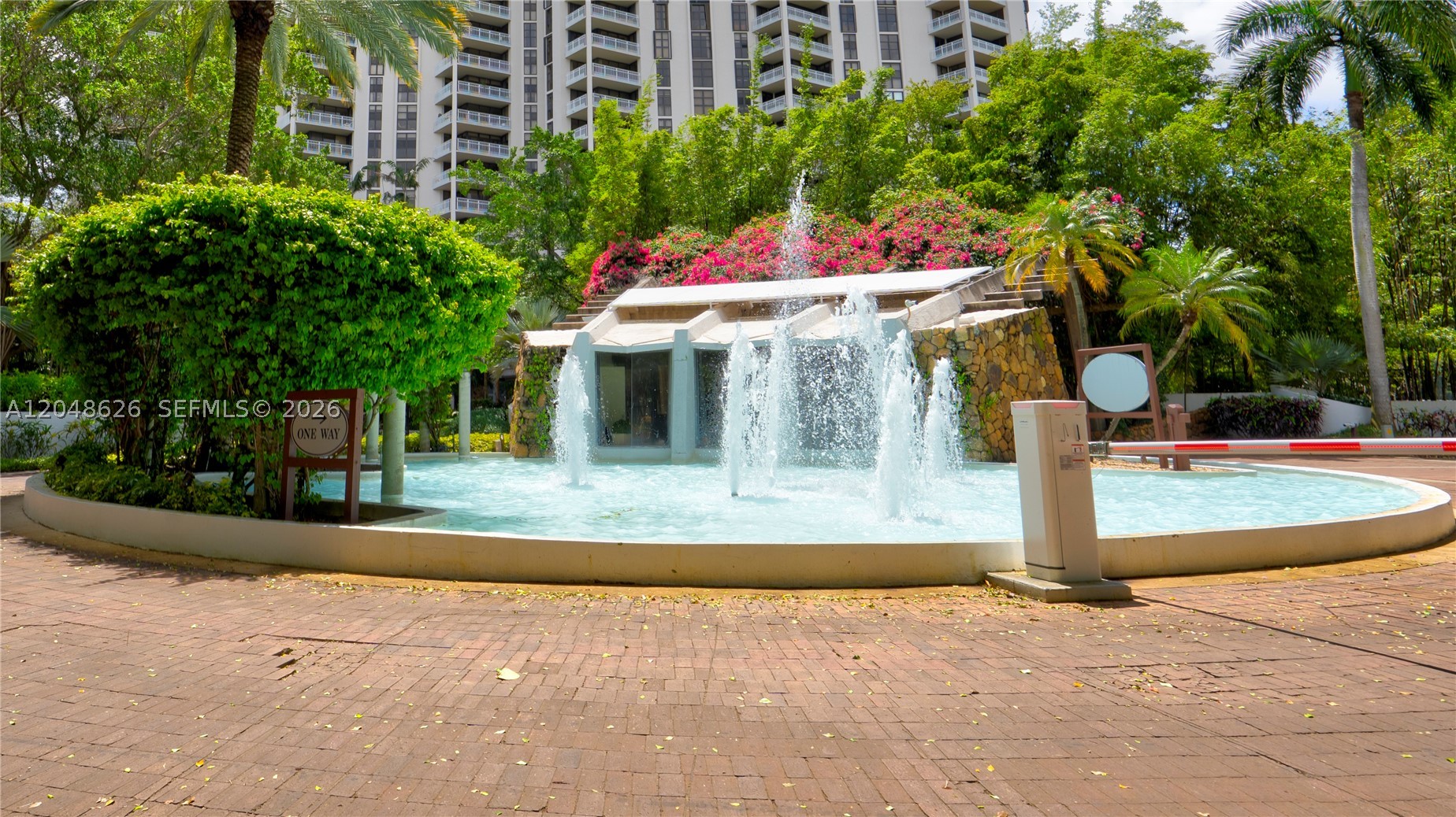THE TOWERS OF QUAYSIDE CO - Residential
