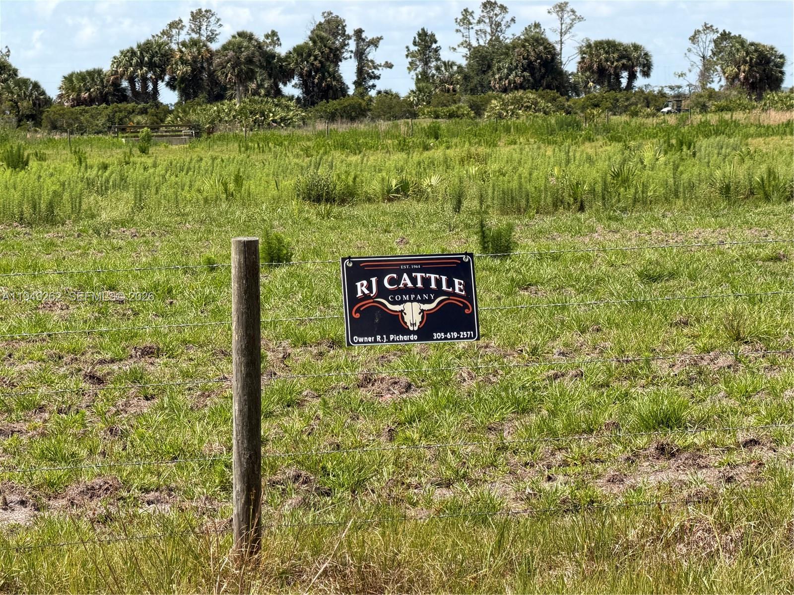 SGL Fortune Investment Corporation presents an exceptional opportunity to acquire two expansive parcels totaling over 40 acres in Okeechobee County, Florida. These properties offer an ideal balance of rural tranquility and convenient access to downtown Okeechobee. Their versatility allows for multiple uses, including building a custom residence, equestrian facilities, cattle ranching, agricultural projects, or private event spaces.
Properties of this size are in high demand and increasingly scarce. These are the only parcels of their size currently available in the area, making them a unique opportunity for investors or buyers seeking privacy, scale, and long-term value in a growing market.