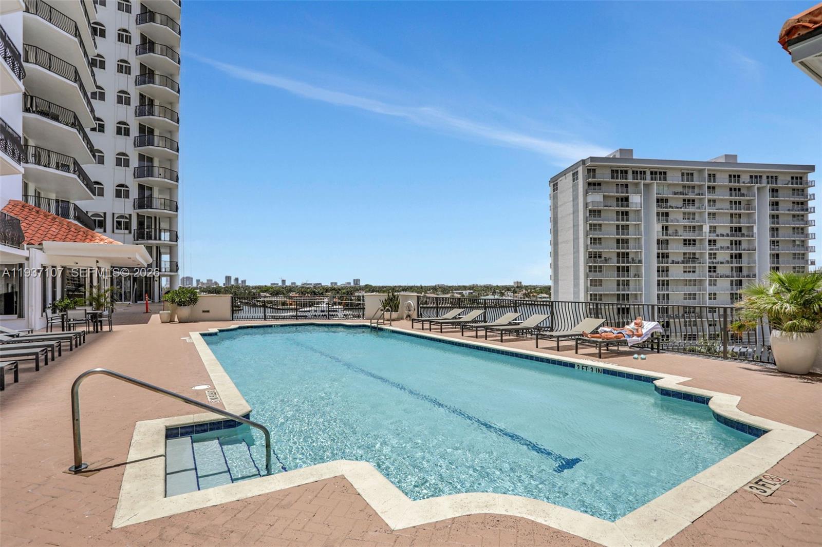 JACKSON TOWER LAS OLAS CO - Residential