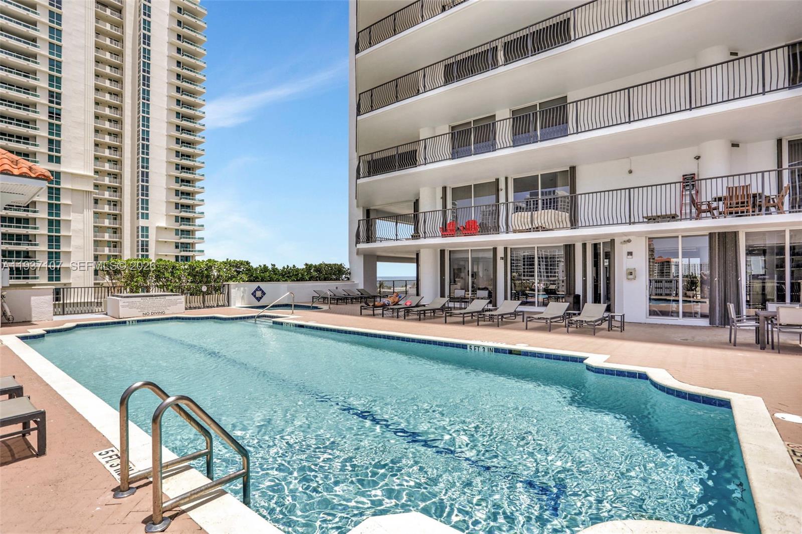 JACKSON TOWER LAS OLAS CO - Residential