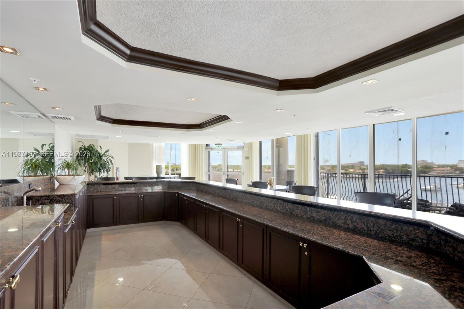 JACKSON TOWER LAS OLAS CO - Residential