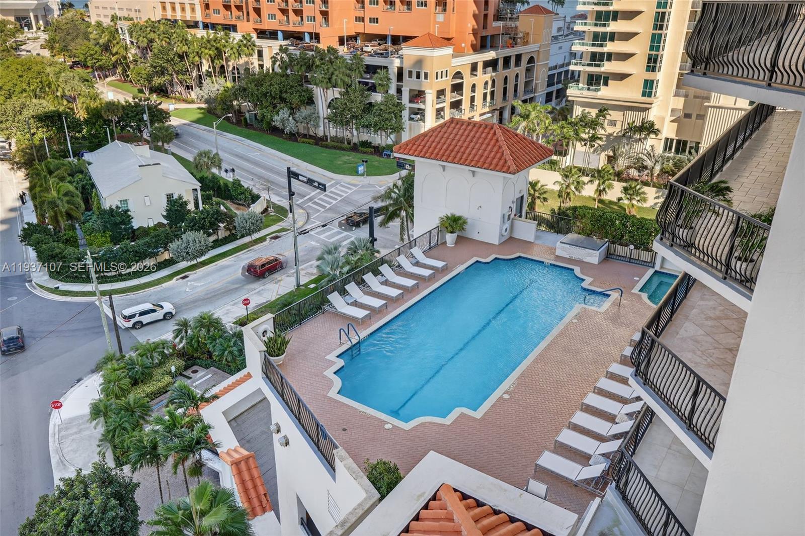 JACKSON TOWER LAS OLAS CO - Residential