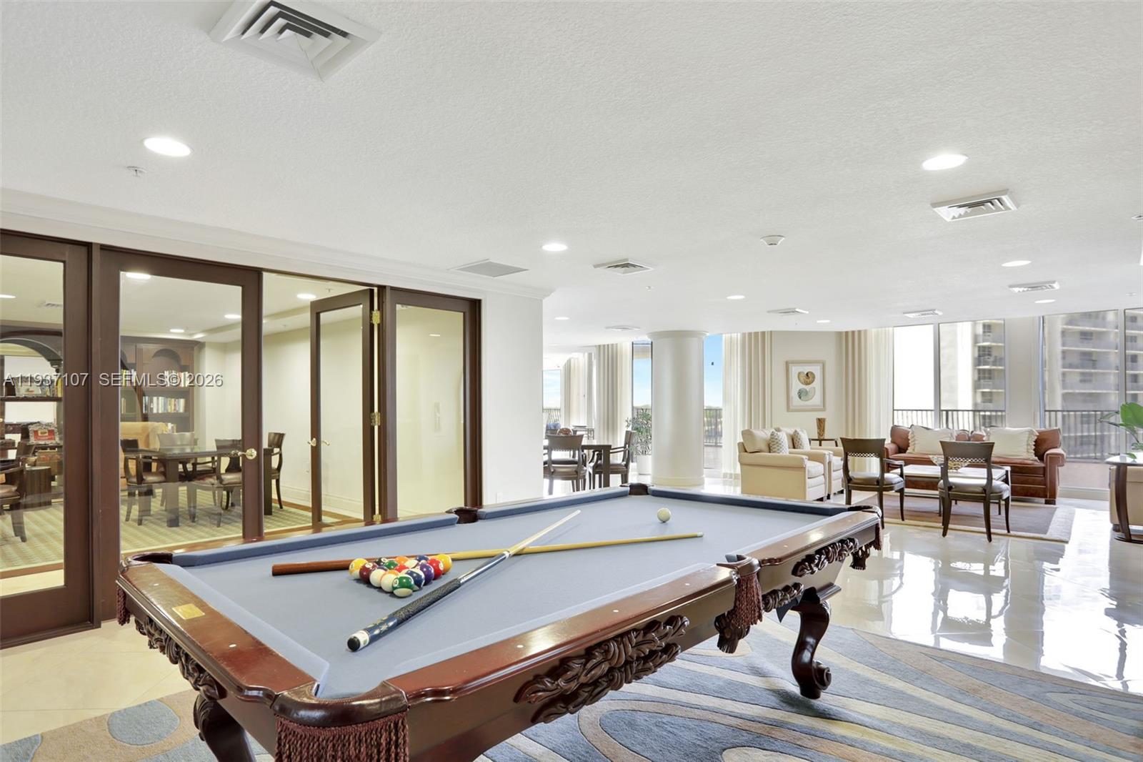 JACKSON TOWER LAS OLAS CO - Residential