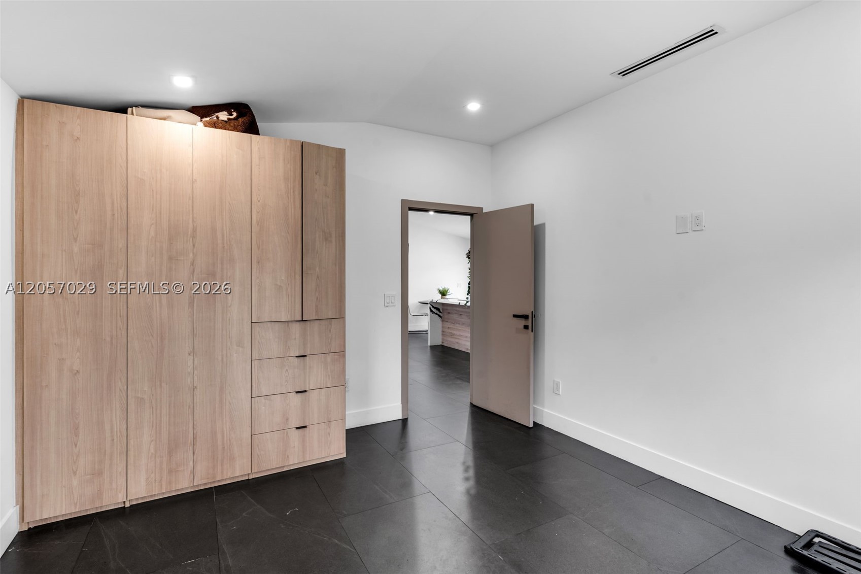 GILL ISLES - Residential