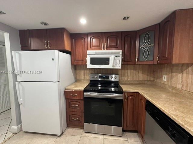 THREE SEASONS CONDOMINIUM - Residential Lease