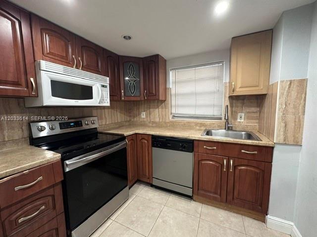 1/1.5 Bedroom for rent. Clean Unit in Secure Building. Centrally Located in NMB. Tile Floors, Plenty of Closet Space including Walk-In Closet, Balcony, Central AC. Close to shopping, library, downtown, beaches, public transportation & highways.