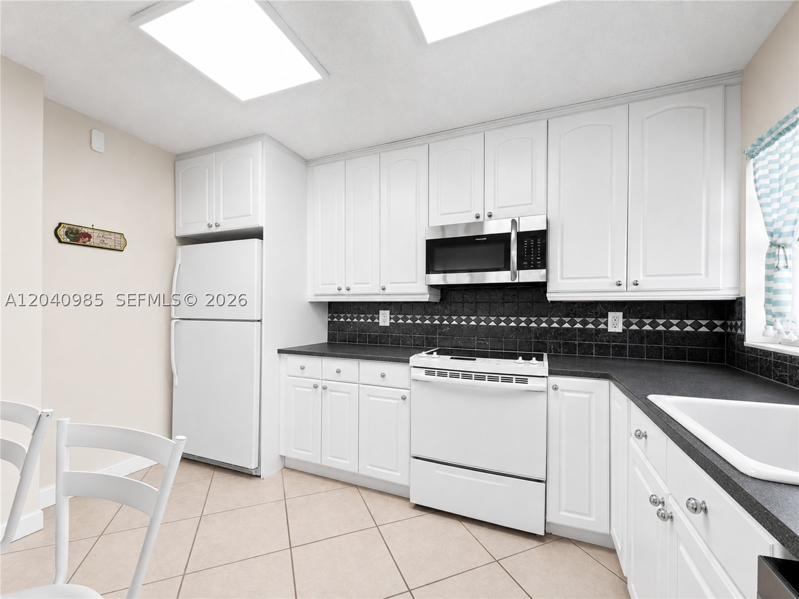IMPERIAL TOWERS CONDO - Residential
