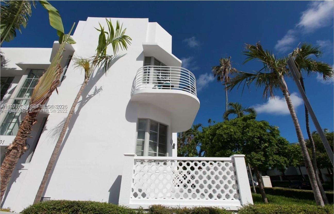 ELEVEN CONDO - Residential Lease