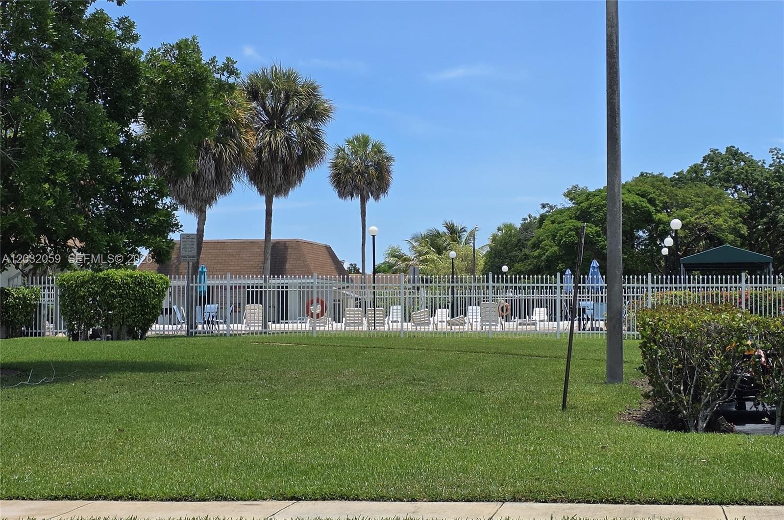 LAKEWOOD ON THE GREEN CON - Residential Lease