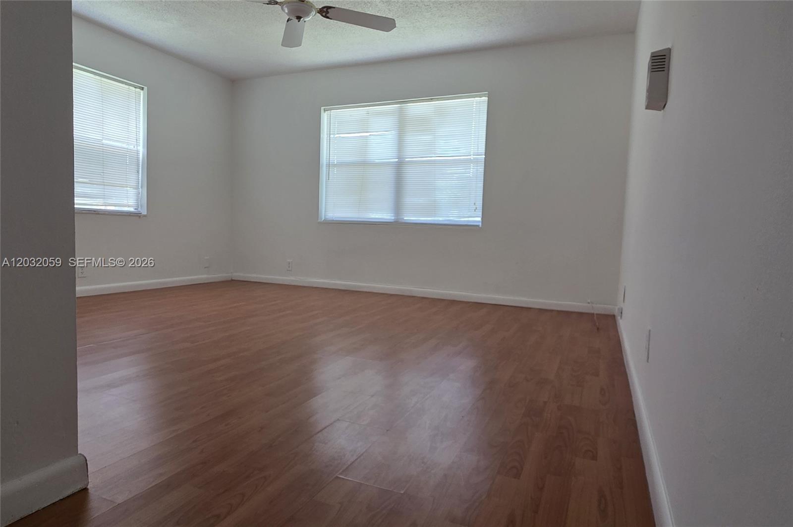 LAKEWOOD ON THE GREEN CON - Residential Lease