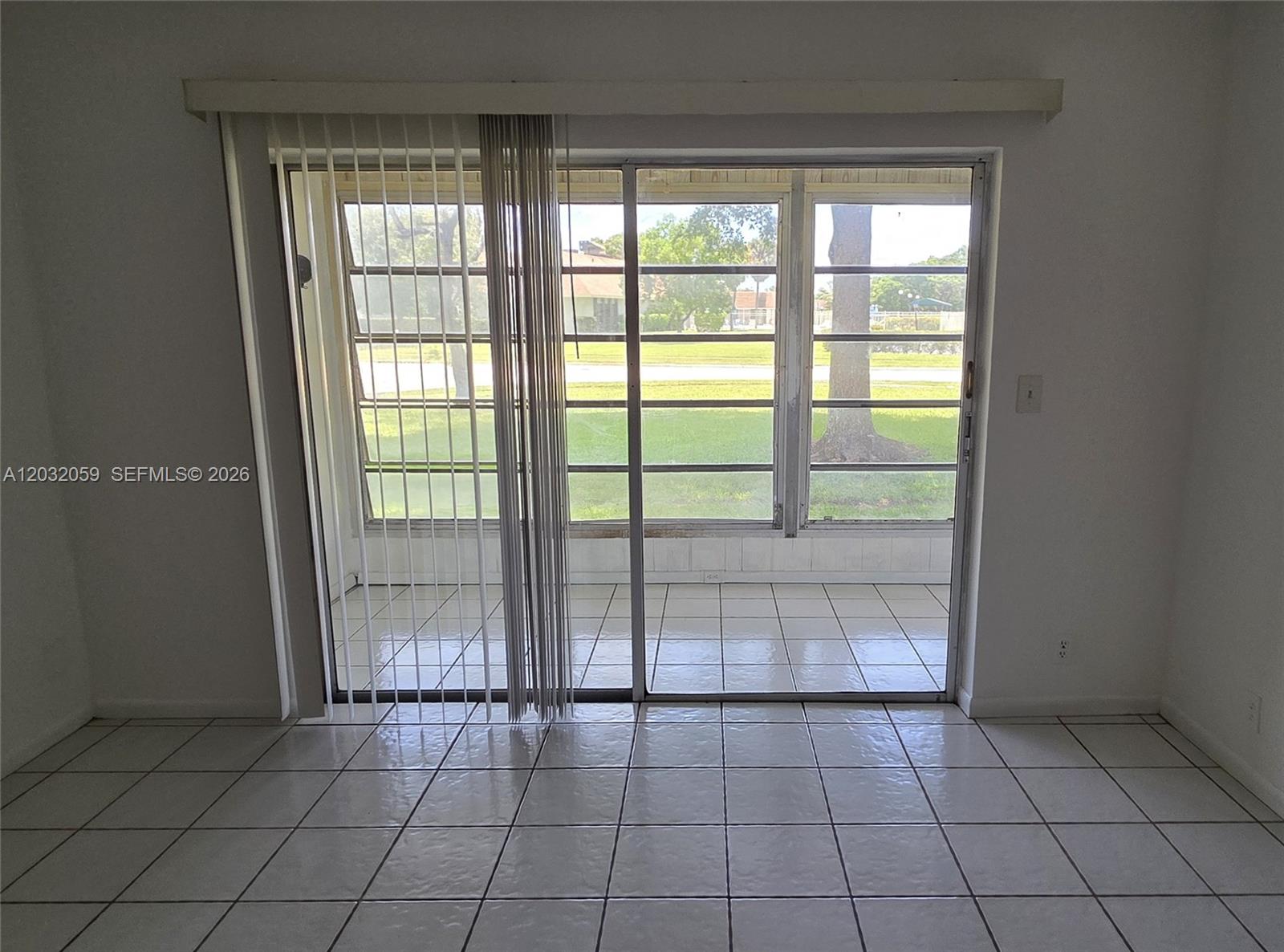 LAKEWOOD ON THE GREEN CON - Residential Lease