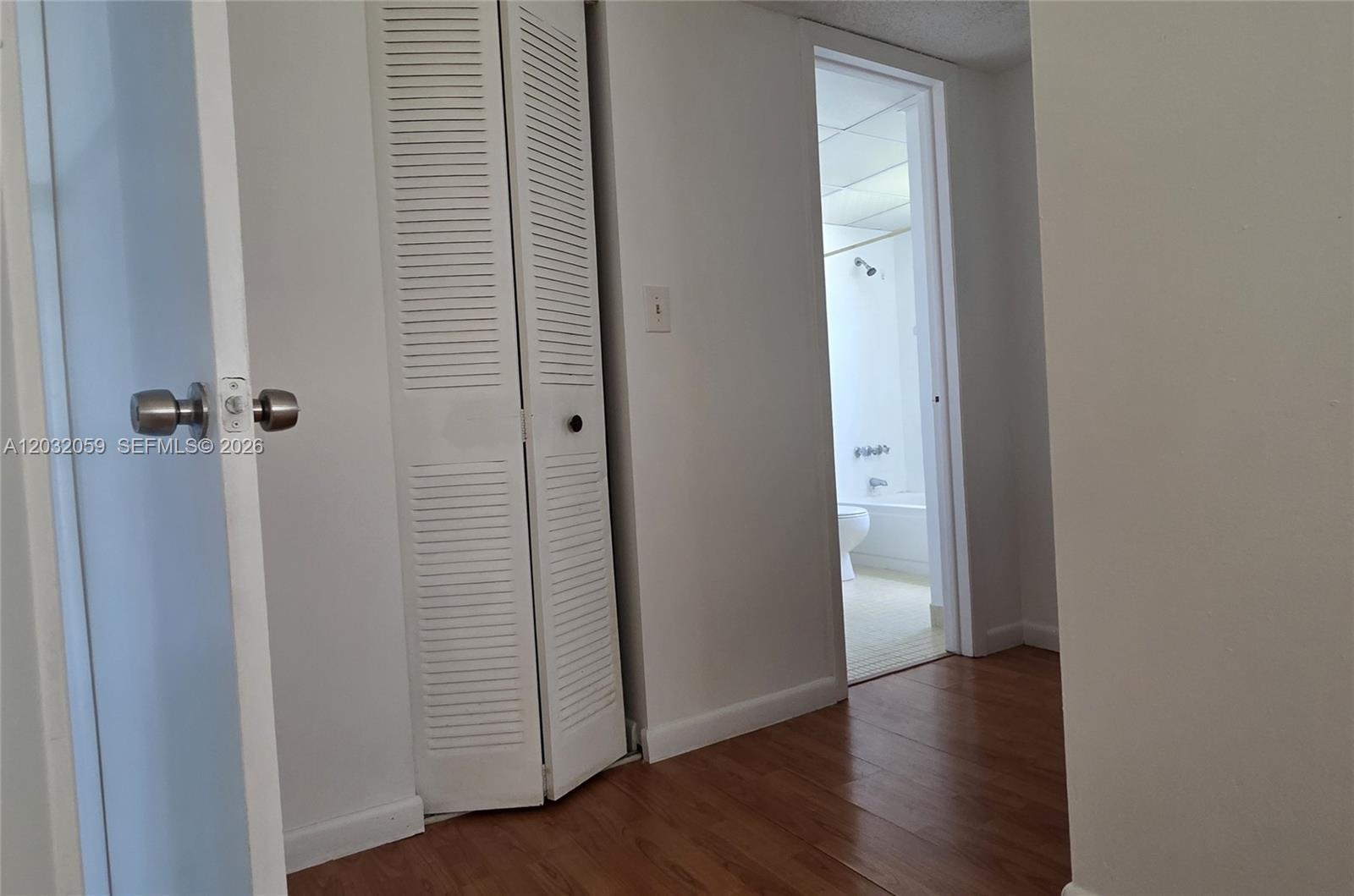 LAKEWOOD ON THE GREEN CON - Residential Lease