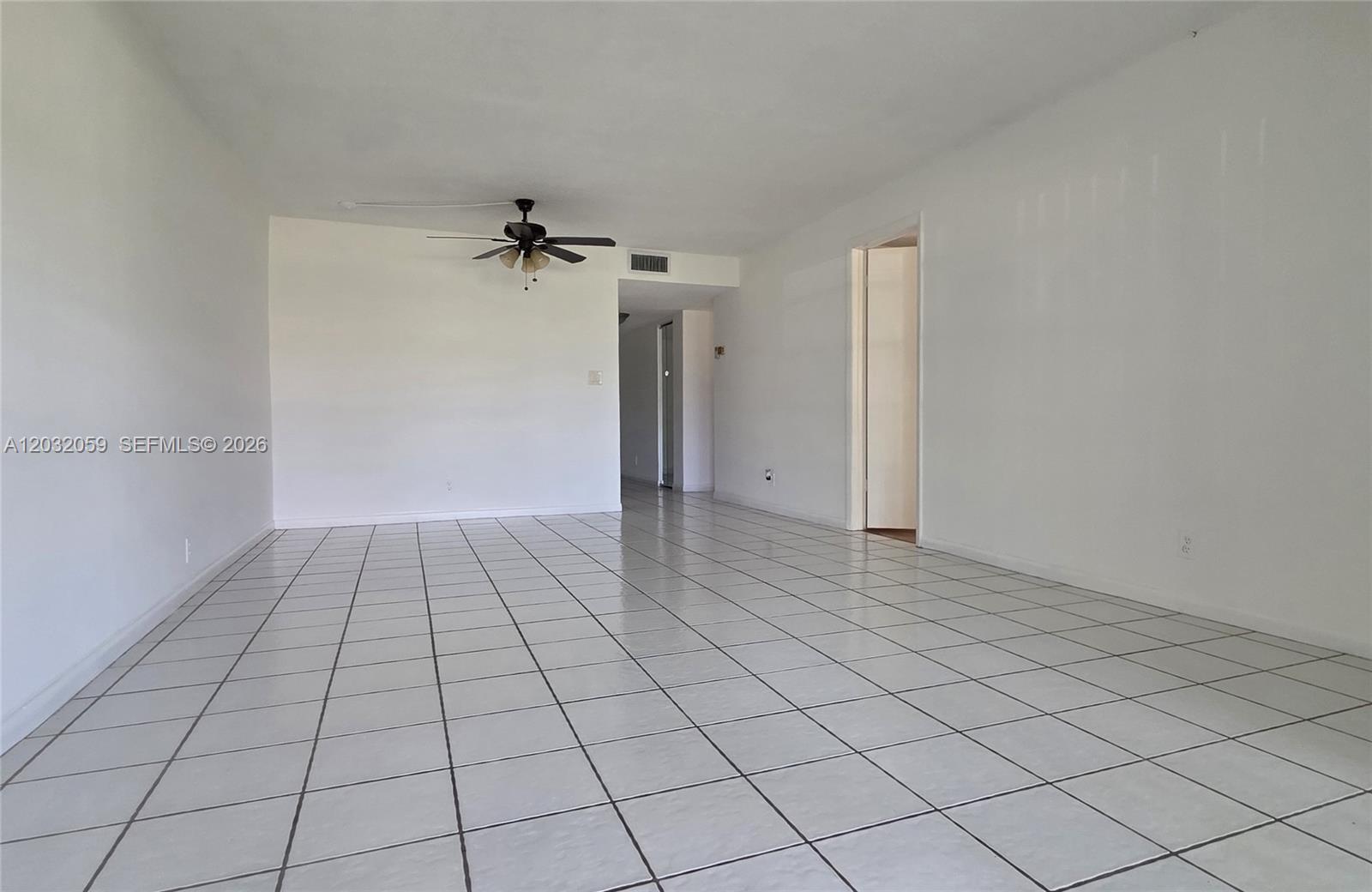 LAKEWOOD ON THE GREEN CON - Residential Lease